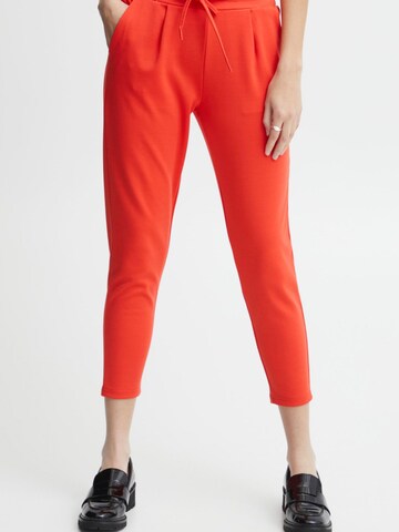Coupe slim Pantalon 'Kate' ICHI en rouge : devant