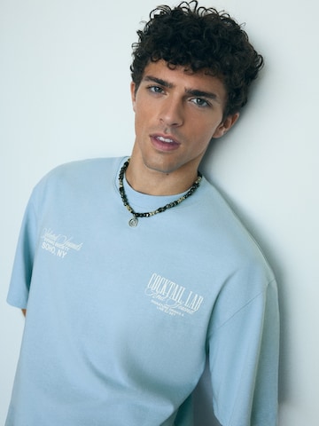 Tricou de la Bershka pe albastru