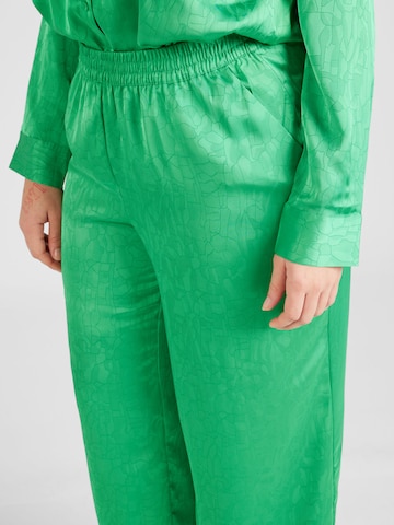 Vero Moda Curve - Perna larga Calças 'CRISTI' em verde