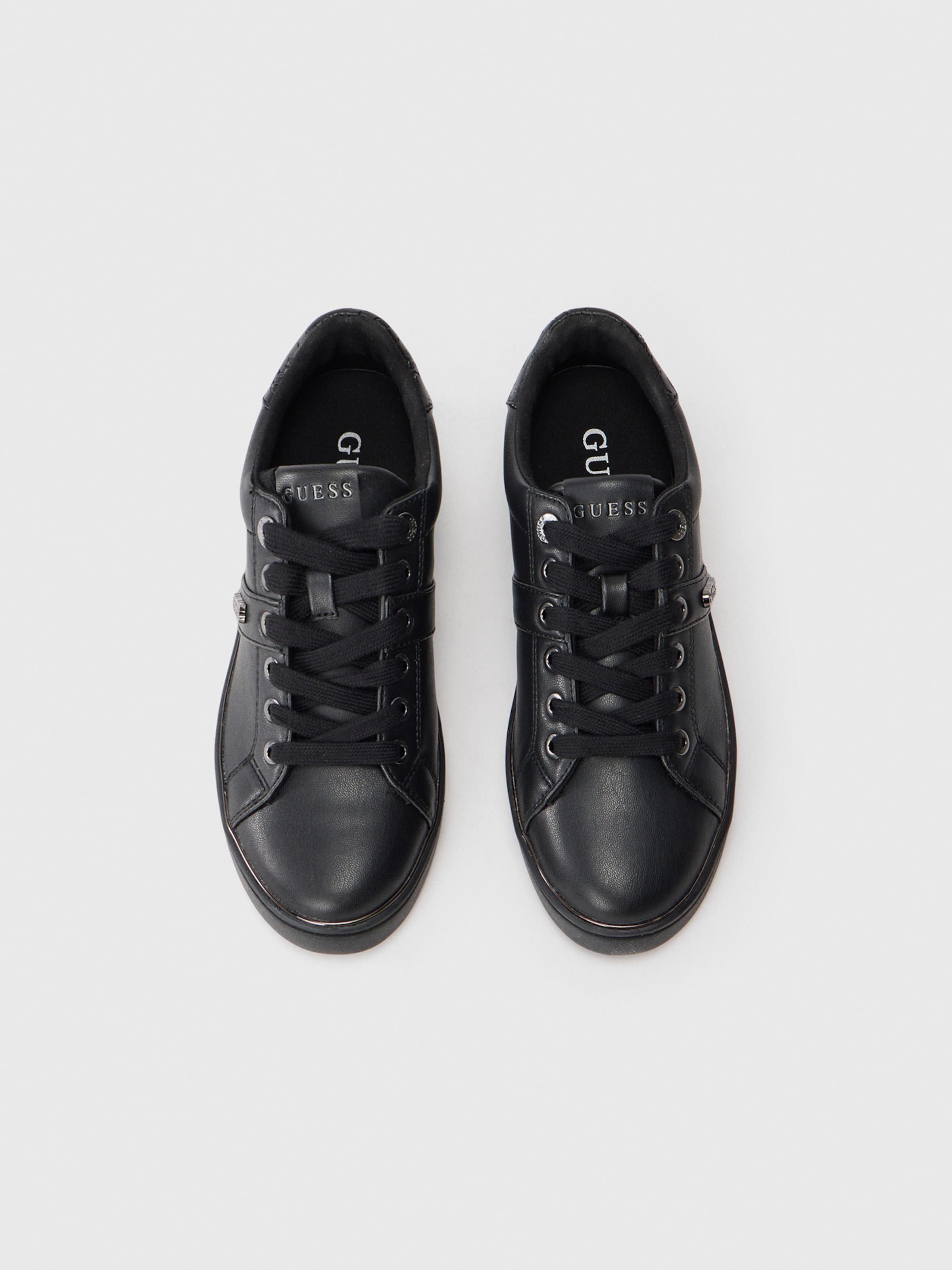 GUESS Низкие кроссовки 'BRITZ' в Черный
