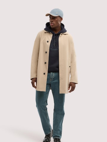 Cappotto invernale di Trussardi in beige