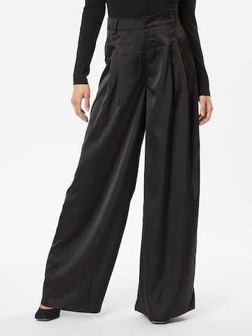 Misspap - Pierna ancha Pantalón plisado en negro: frente