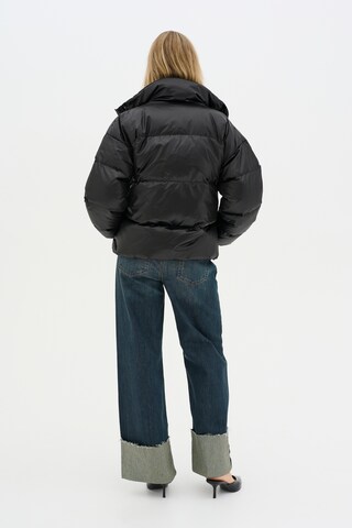 My Essential Wardrobe Winterjacke 'Glossy' in Schwarz