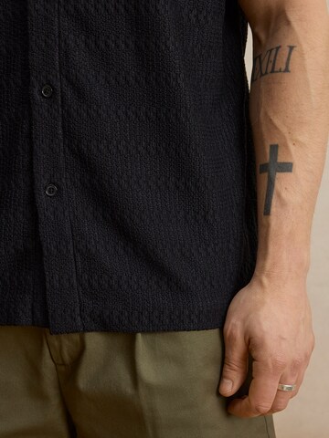DAN FOX APPAREL Comfort Fit Πουκάμισο 'Christian' σε μαύρο