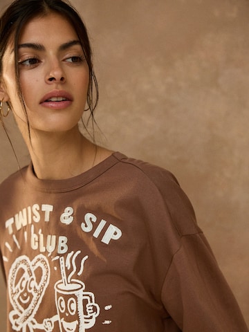 Next - Camiseta en marrón