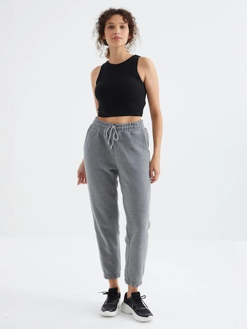 Regular Pantalon de sport Tommy Life en gris