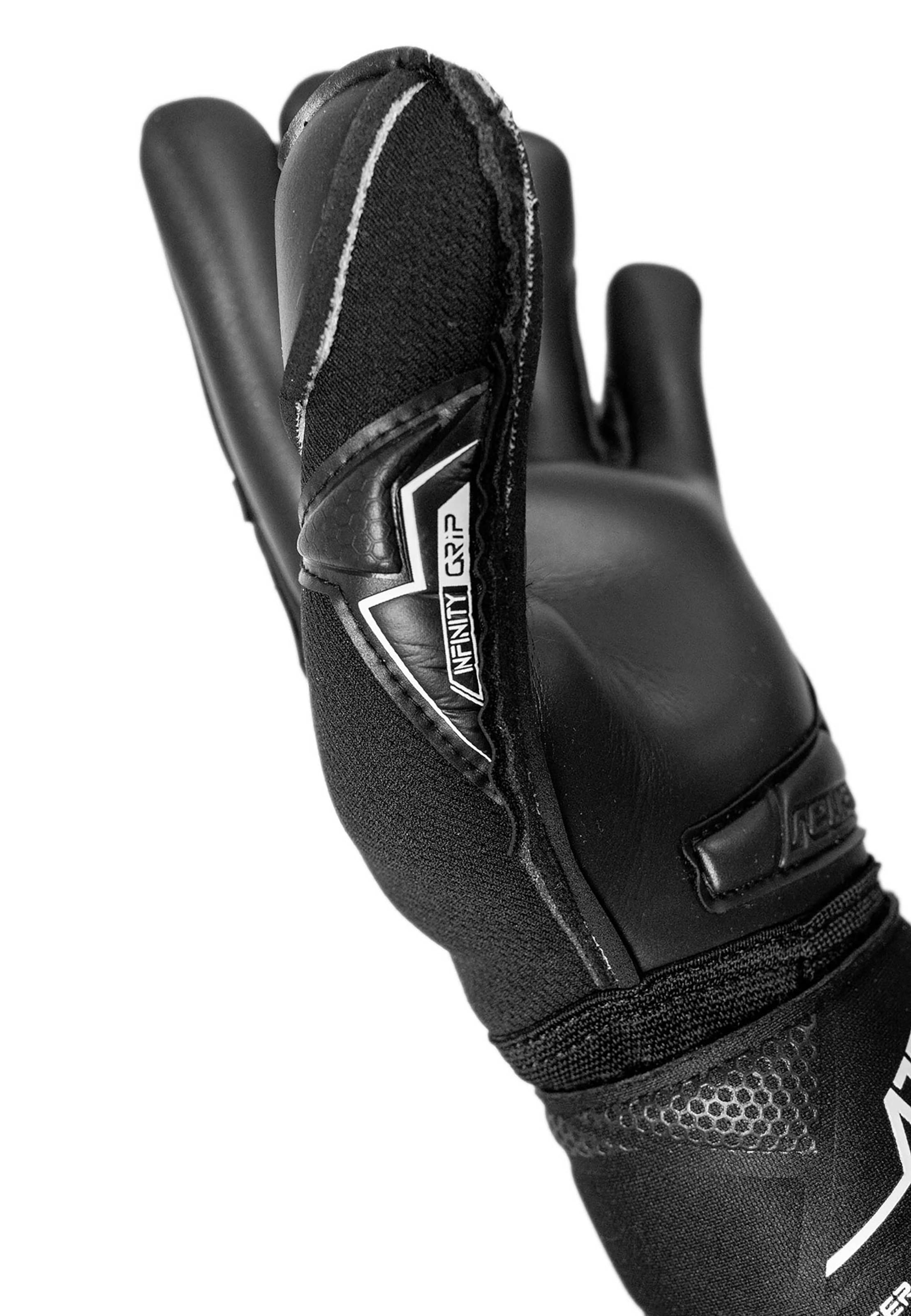 REUSCH Sports gloves 'Attrakt Freegel Infinity Finger Support' in Black