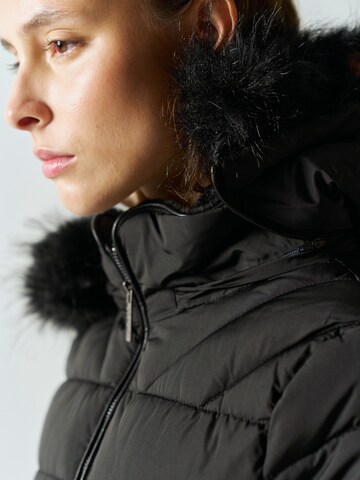 KOROSHI Between-Season Jacket in Black