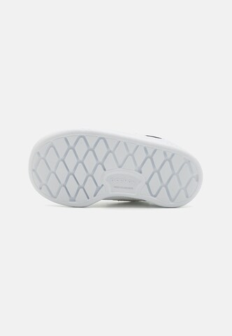 balta Reebok Sportbačiai 'CLUB C REVENGE'