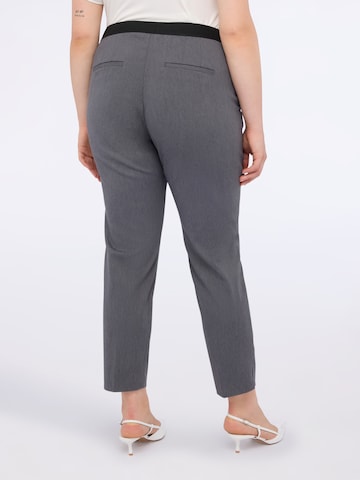 Fiorella Rubino Regular Trousers in Grey