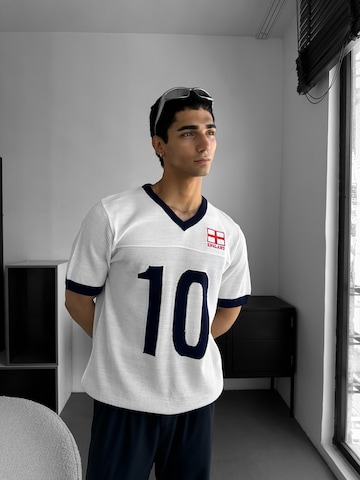 Kleidermafia T-shirt 'Oversize England Knit T-shirt - White' i vit: framsida