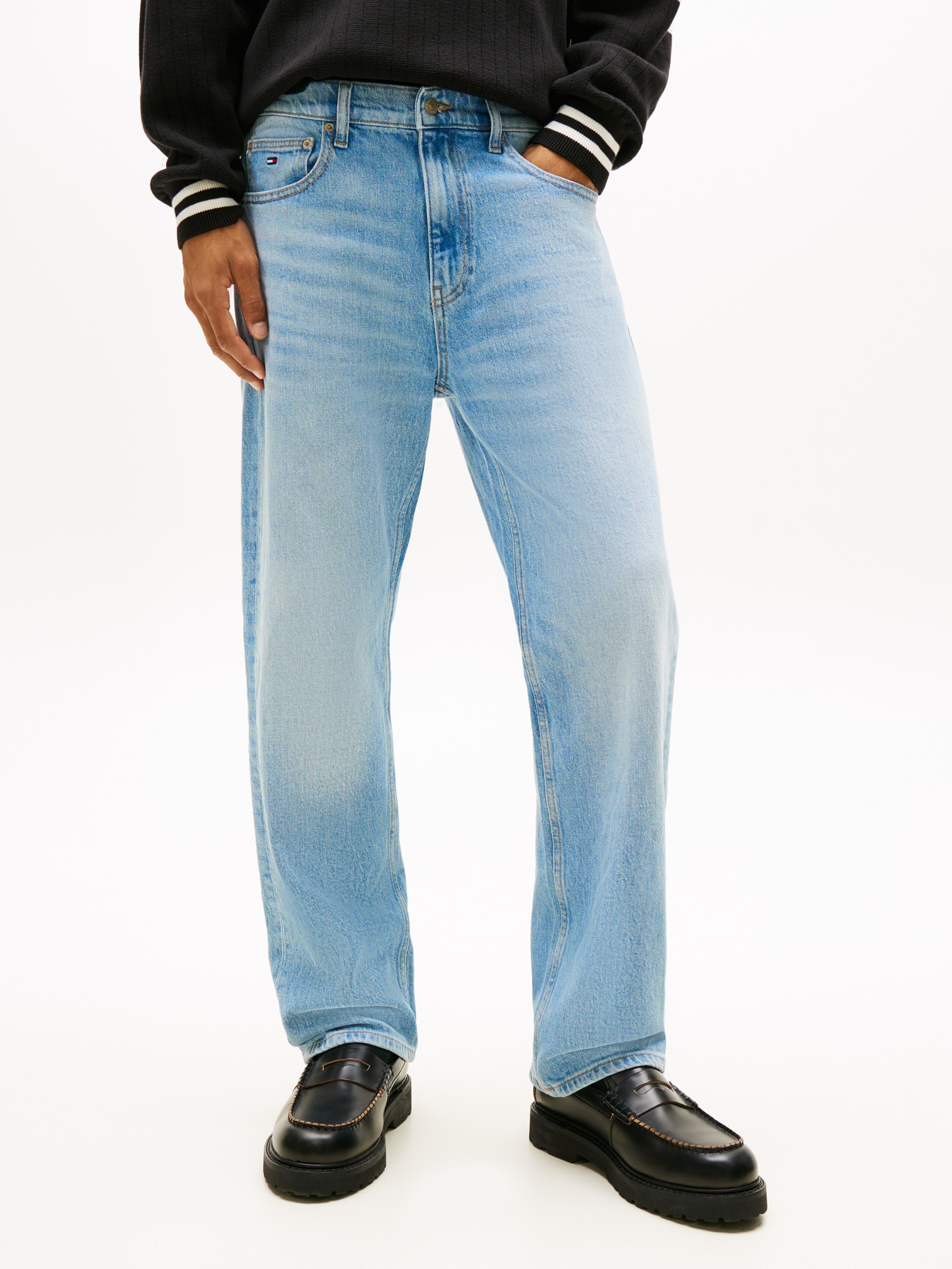 Tommy Jeans Regular Jeans in Blue: front