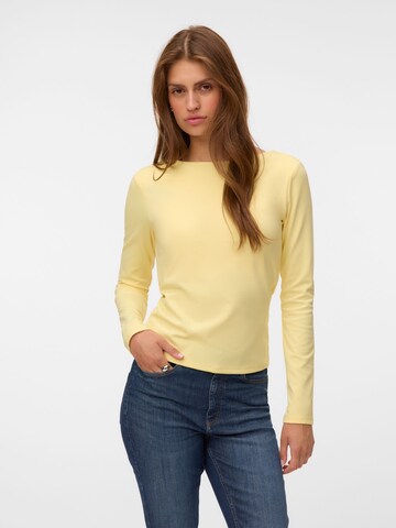 VERO MODA Top in Yellow: front