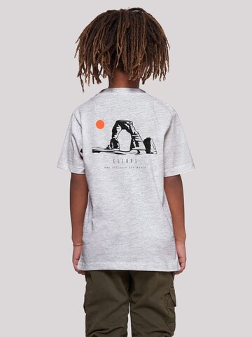 T-Shirt 'Escape Discover the World Savannah' F4NT4STIC en gris