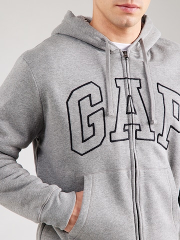 Hanorac de la GAP pe gri