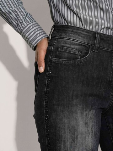 MADELEINE Regular Jeans in Black