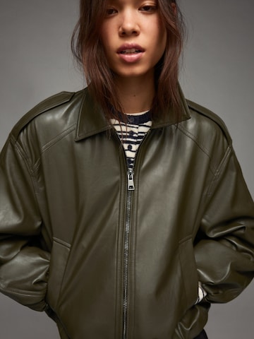 Bershka Prehodna jakna | zelena barva