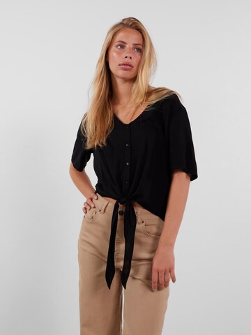 PIECES Blouse 'Nya' in Black: front