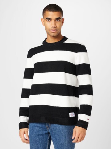 Tommy Jeans Sweater in Black: front