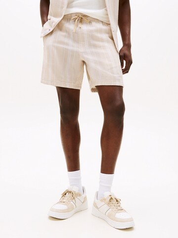 Tommy Jeans Regular Shorts in Beige: Vorderseite