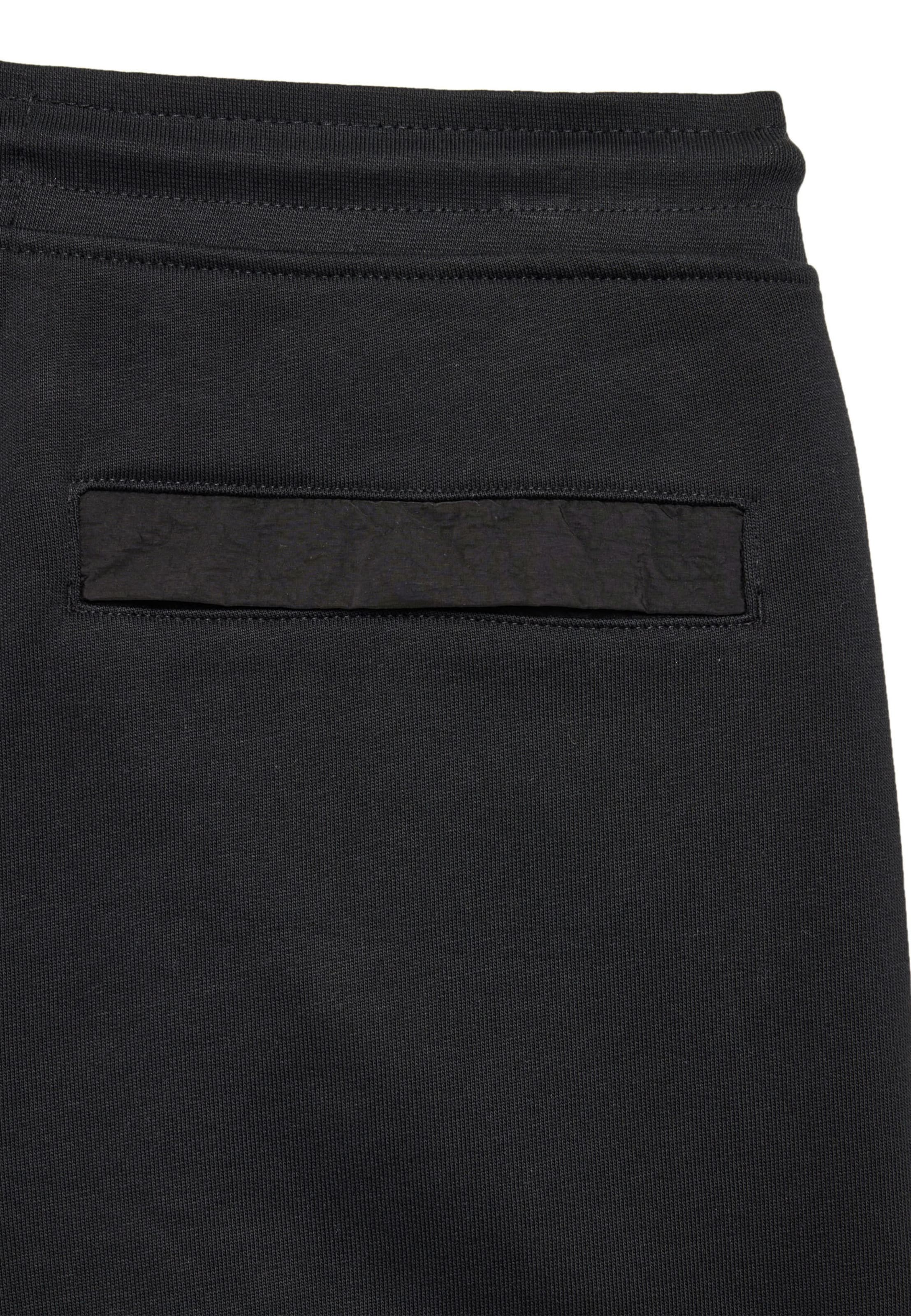 Weekend Offender Tapered Cargo trousers 'Lippi' in Black