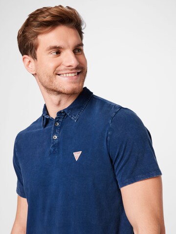 GUESS - Camiseta en azul