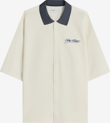 BershkaComfort Fit Košulja - bež boja: prednji dio