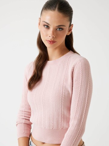 GUESS Sweater in Pink