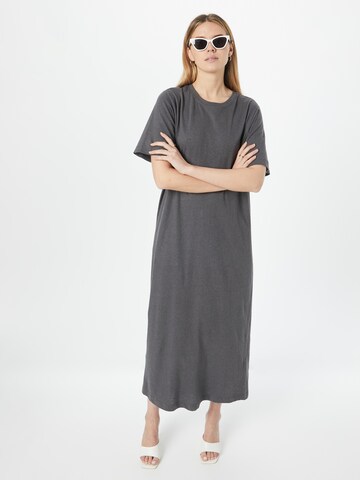 Robe DEDICATED. en gris