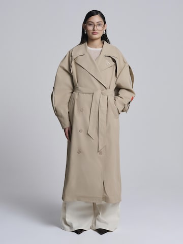 AEMMI - Abrigo de verano en beige