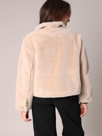 Veste mi-saison 'SILIA' Deeluxe en beige