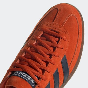 ADIDAS ORIGINALS Madalad ketsid 'Handball Spezial', värv punane