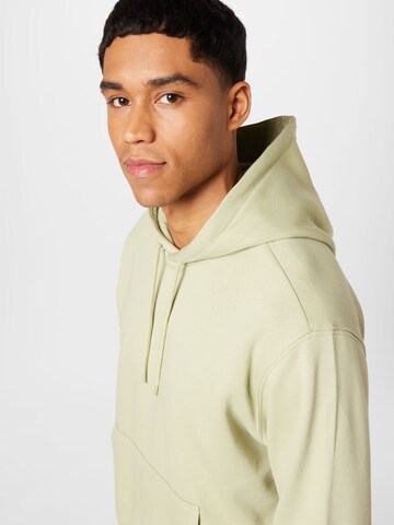 WEEKDAY Sweatshirt in Grün