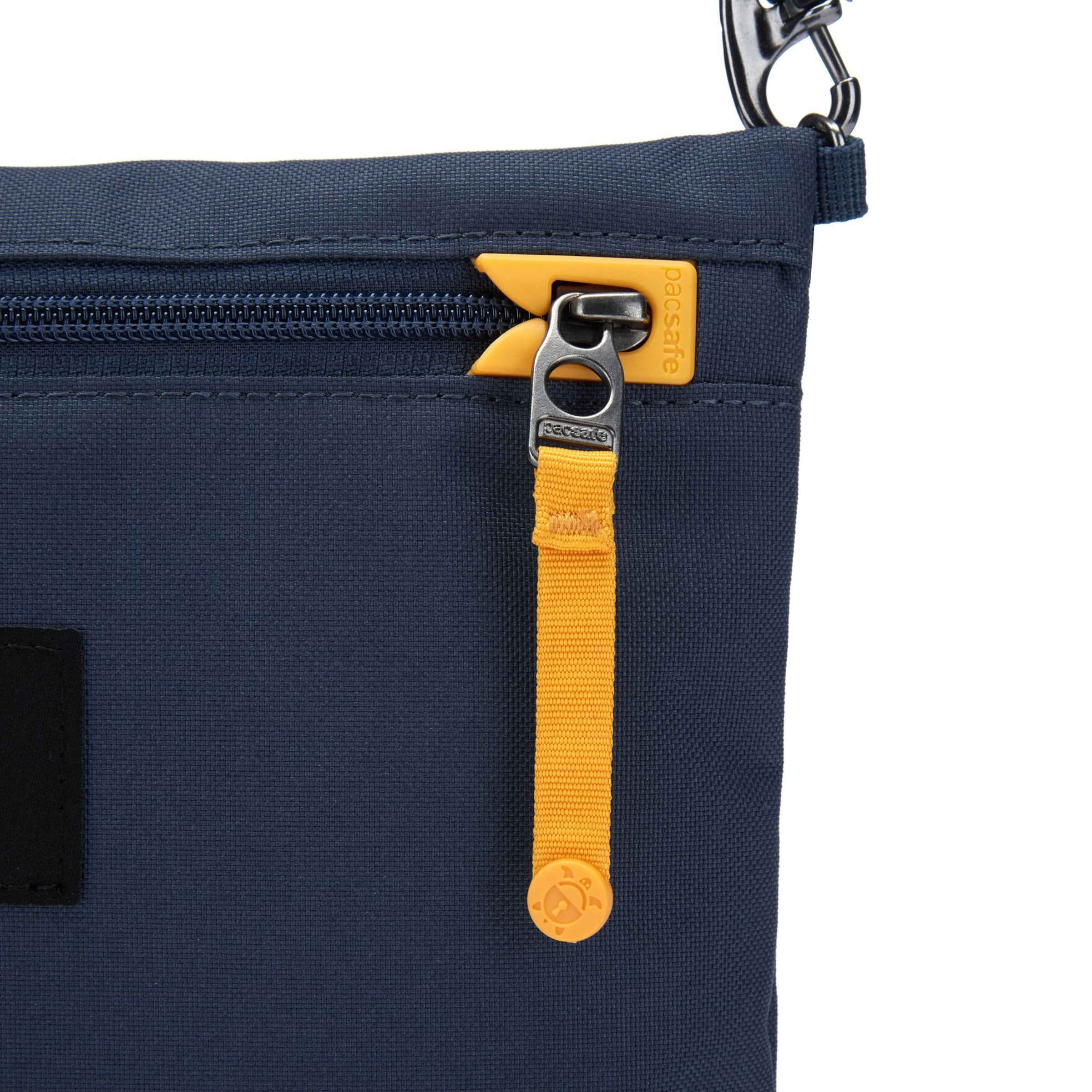 Borsa a tracolla di Pacsafe in blu