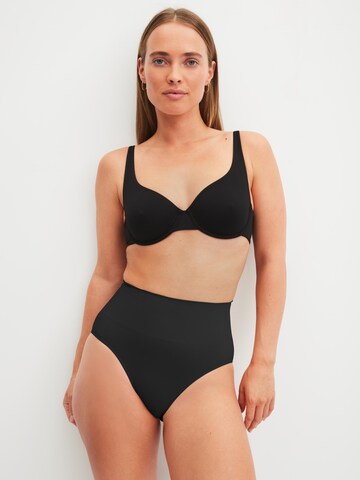 Slip modellante 'Seamless Shape' di CALIDA in nero
