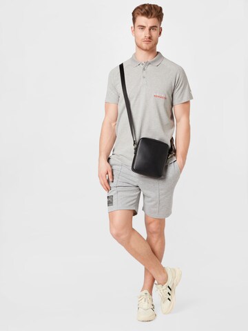 ADIDAS ORIGINALS Poloshirt in Grau