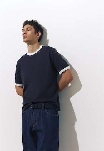 Pull&Bear Тениска в синьо: отпред