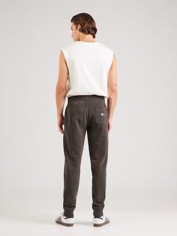 Superdry - Tapered Pantalón 'ESSENTIAL' en gris