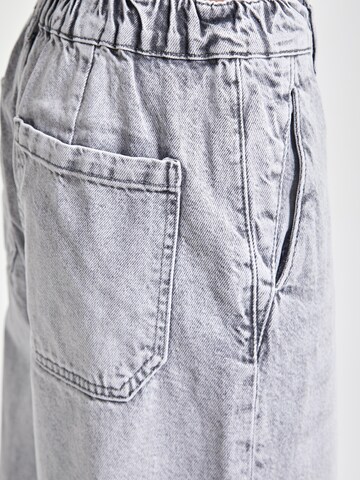 IT'S BASIC Regular Jeans in Grey