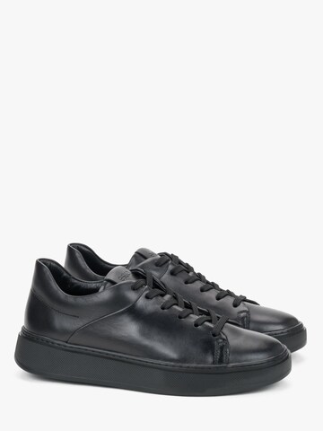 Estro Sneakers '09-3682' in Black