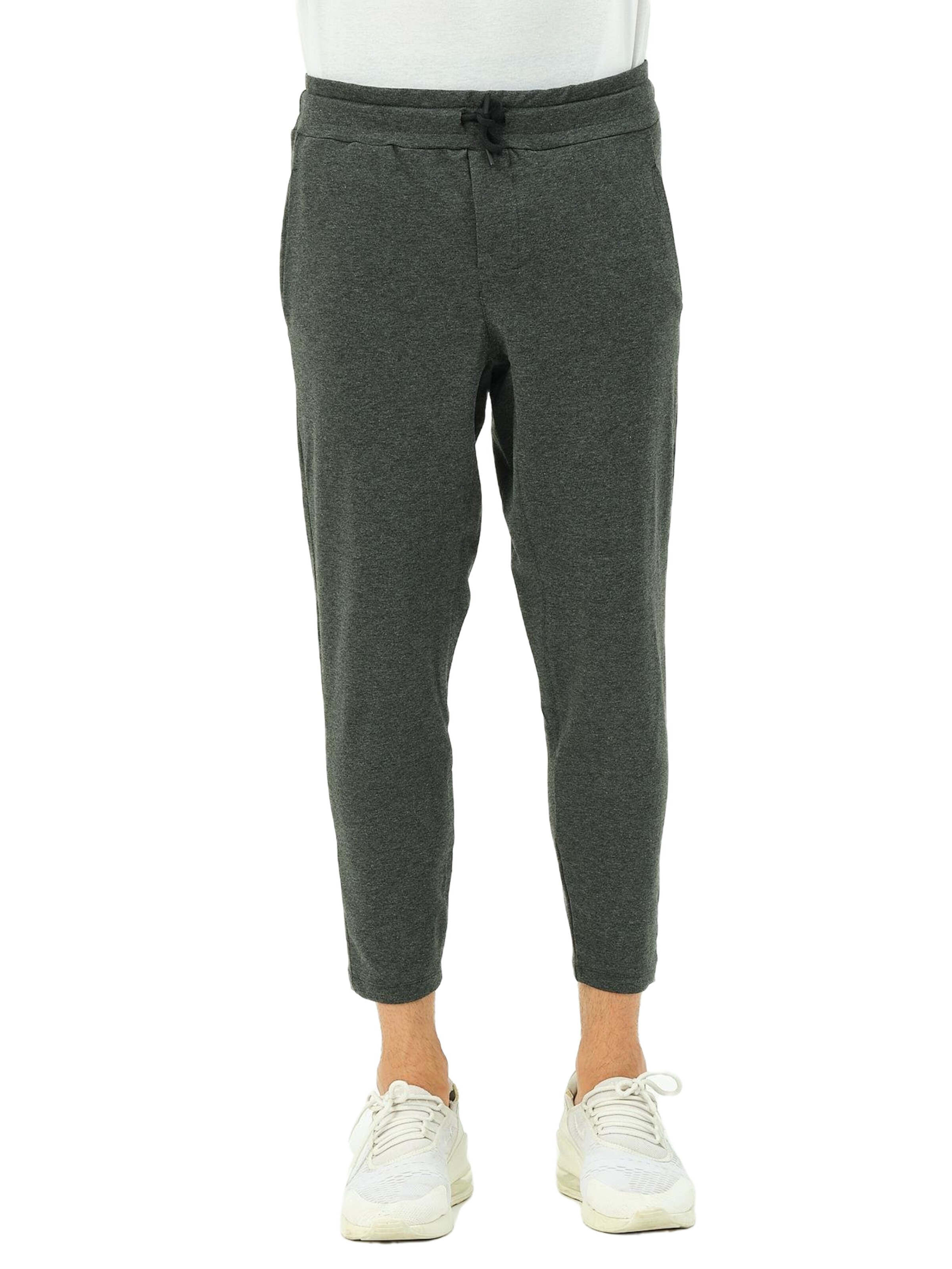 Effilé Pantalon C&City en gris : devant