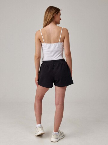 SNOCKS Loosefit Hose in Schwarz