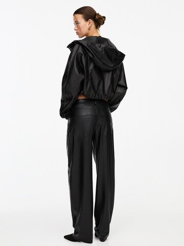 Wide leg Pantaloni di Pull&Bear in nero