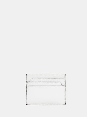 GUESS Case in White