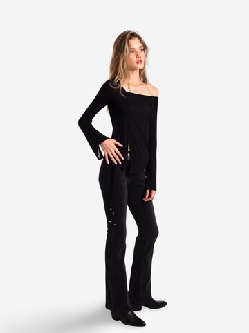 THE-ARE Sweater in Black