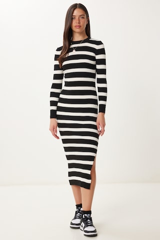 Rochie tricotat de la Happiness İstanbul pe negru: față
