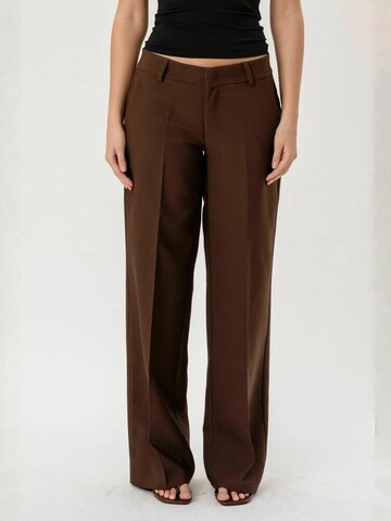 It's May Regular Trousers ' Low ' in Brown: front