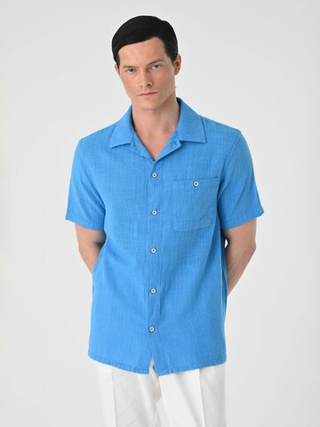 Antioch Regular fit Button Up Shirt in Blue: front