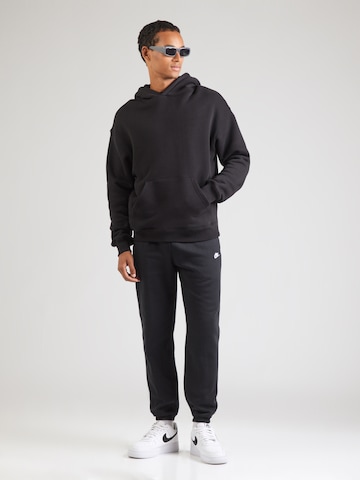 Effilé Pantalon 'CLUB' Nike Sportswear en noir