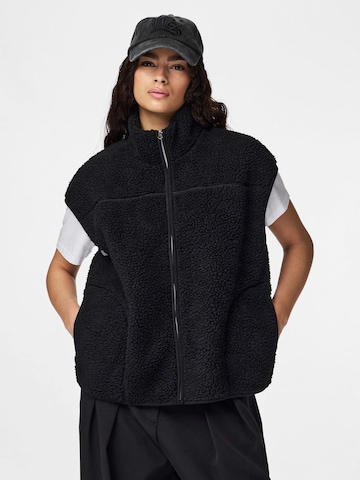 Gilet 'PCSADIA' PIECES en noir : devant